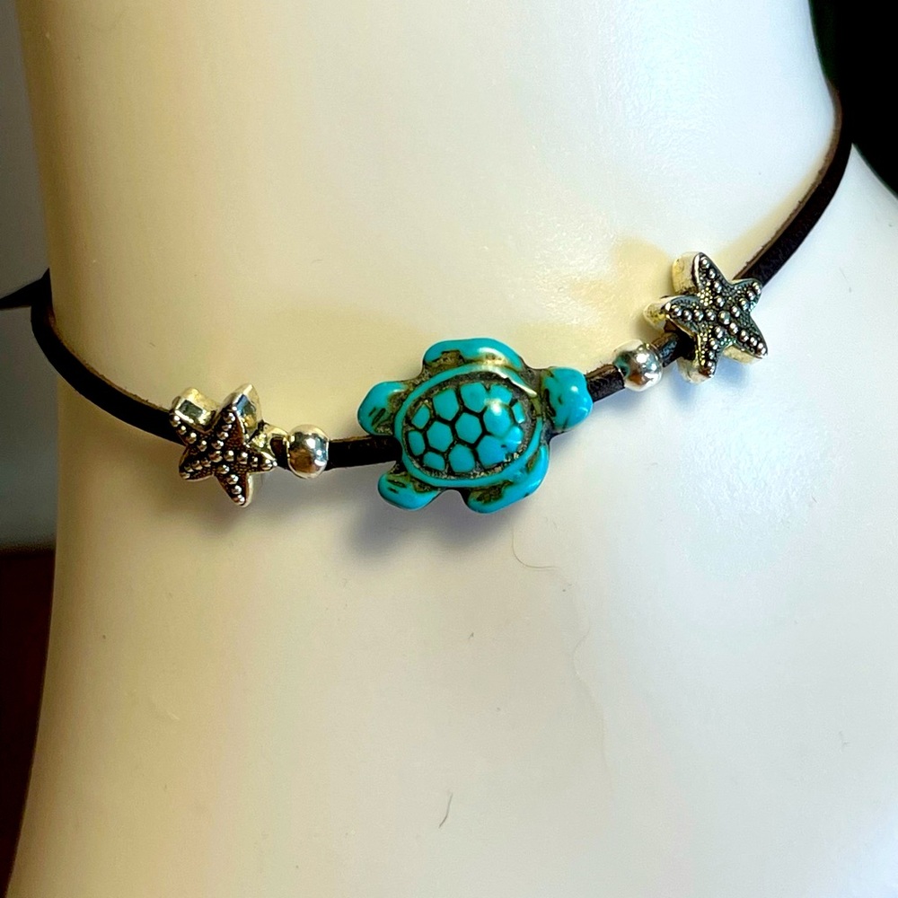 Leather anklet with Turtle